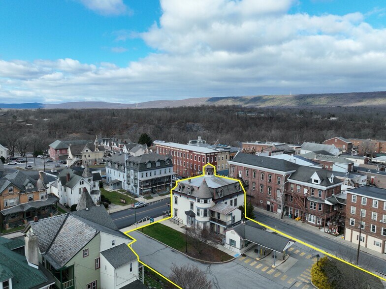 More Photos Of 705 Main St, Slatington Bank For Lease