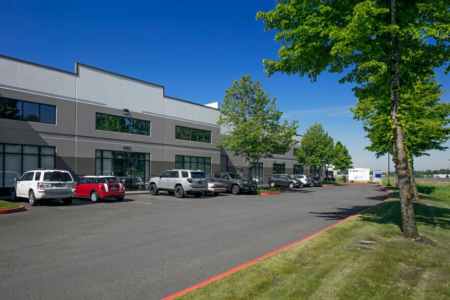 More Photos Of 1020-1080 NW Corporate Dr, Troutdale Unknown For Lease