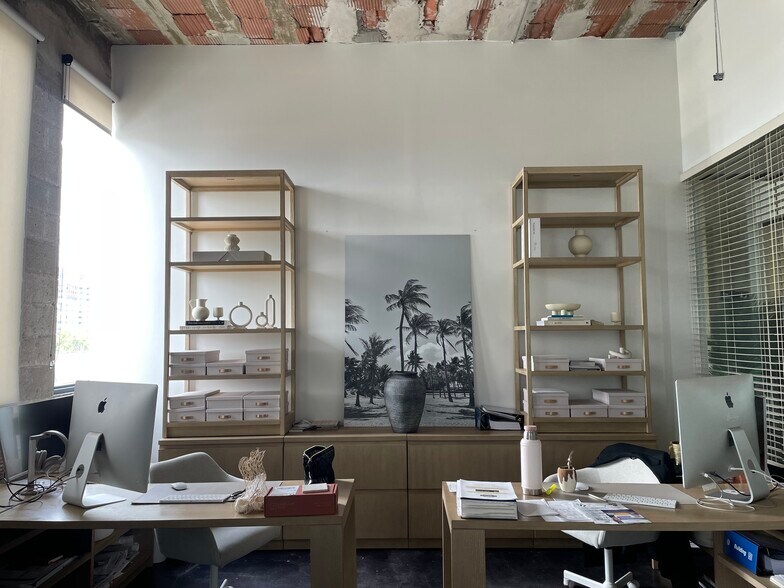 More Photos Of 1900 NE Miami Ct, Miami Office For Lease