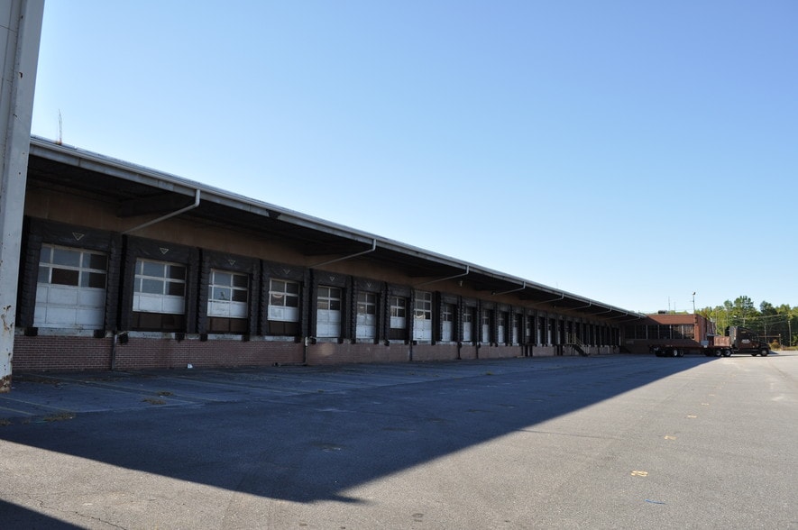 More Photos Of 900 VC Dr, Martinsville Distribution For Lease