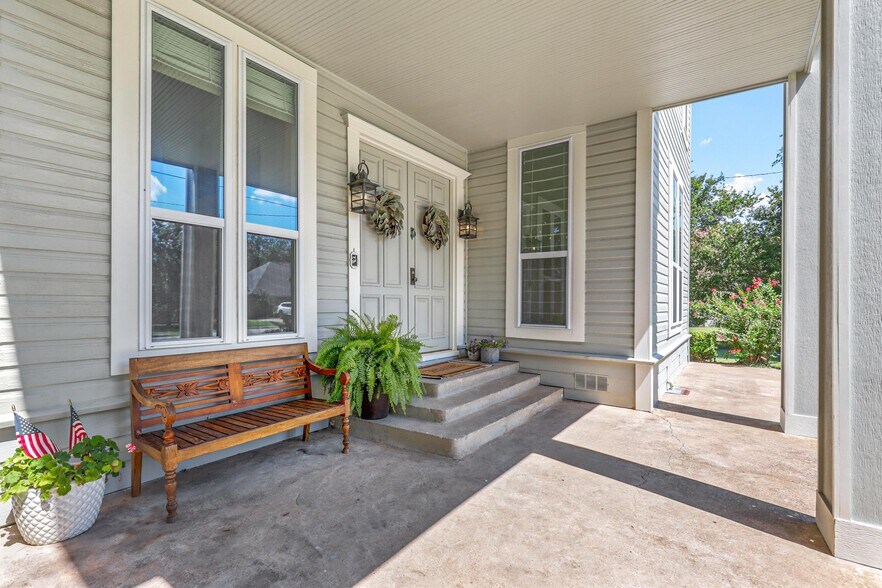 More Photos Of 115 N 1st St, Midlothian Storefront Retail Office For Sale