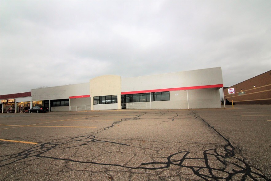 More Photos Of 9098-9136 Miller Rd, Swartz Creek General Retail For Sale