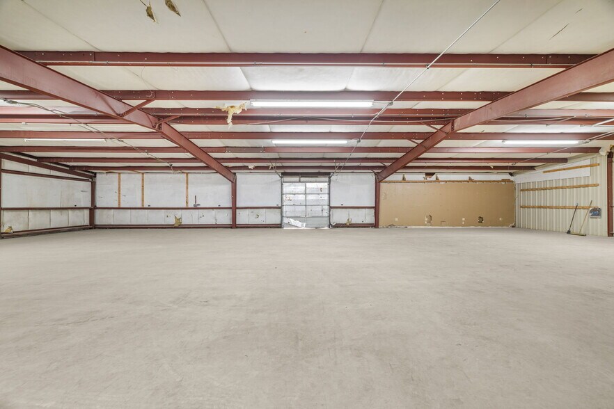 More Photos Of 10063 US-72, Rogersville Warehouse For Sale