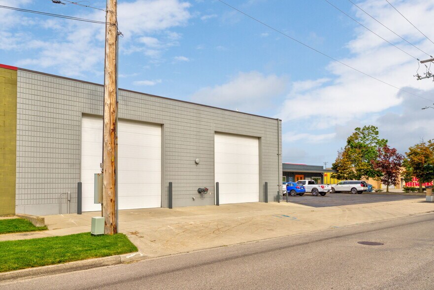 More Photos Of 850 Maple Ave, Holland Industrial For Sale