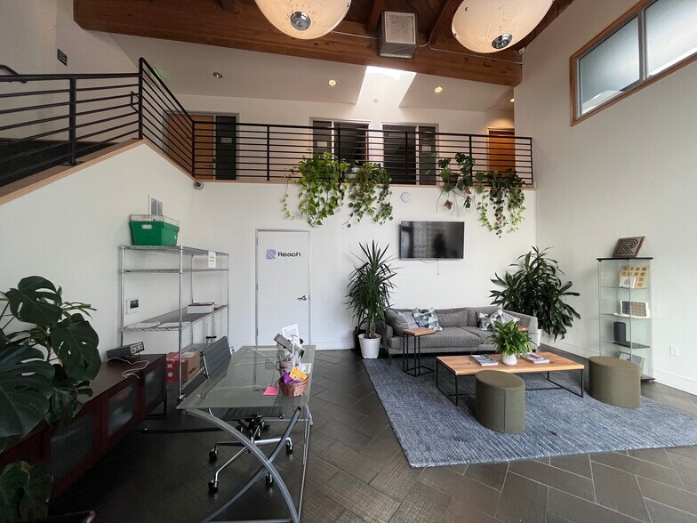 More Photos Of 114 Hazel St, Redwood City Research And Development For Lease