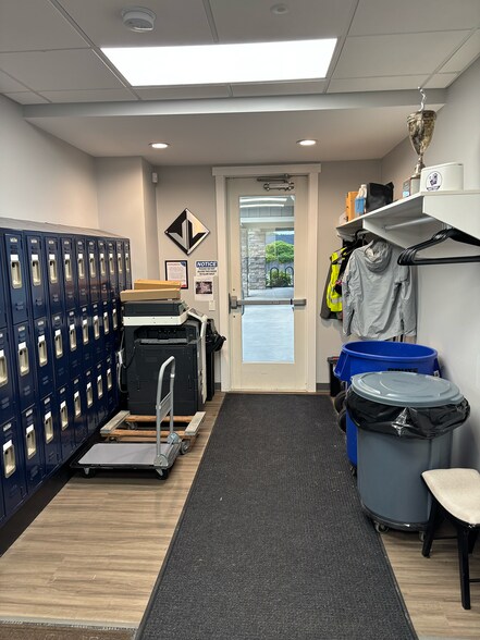 More Photos Of 1750 Leonard St NE, Grand Rapids Office For Sale