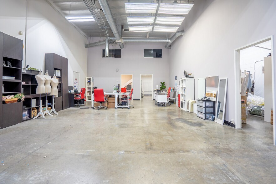 More Photos Of 2807 S Olive St, Los Angeles Warehouse For Sale