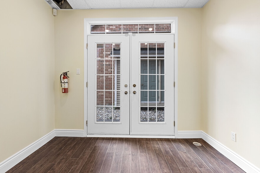 More Photos Of 2120 Montreal Rd, Ottawa Storefront Retail Residential For Sale