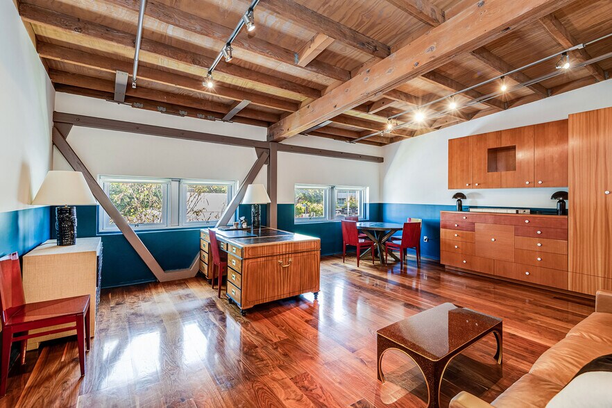 More Photos Of 2100 Abbot Kinney Blvd, Venice Office For Lease