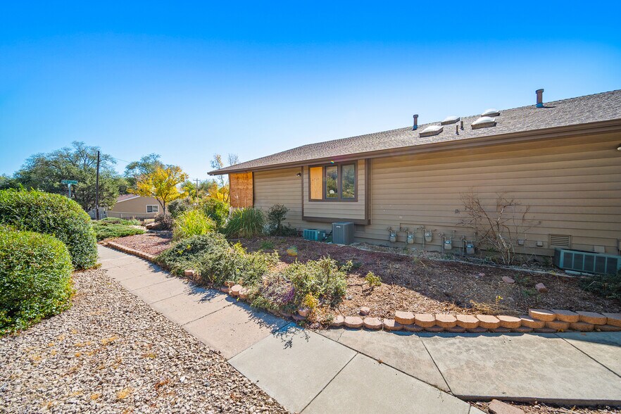 More Photos Of 2103 Uintah St, Colorado Springs Office For Sale