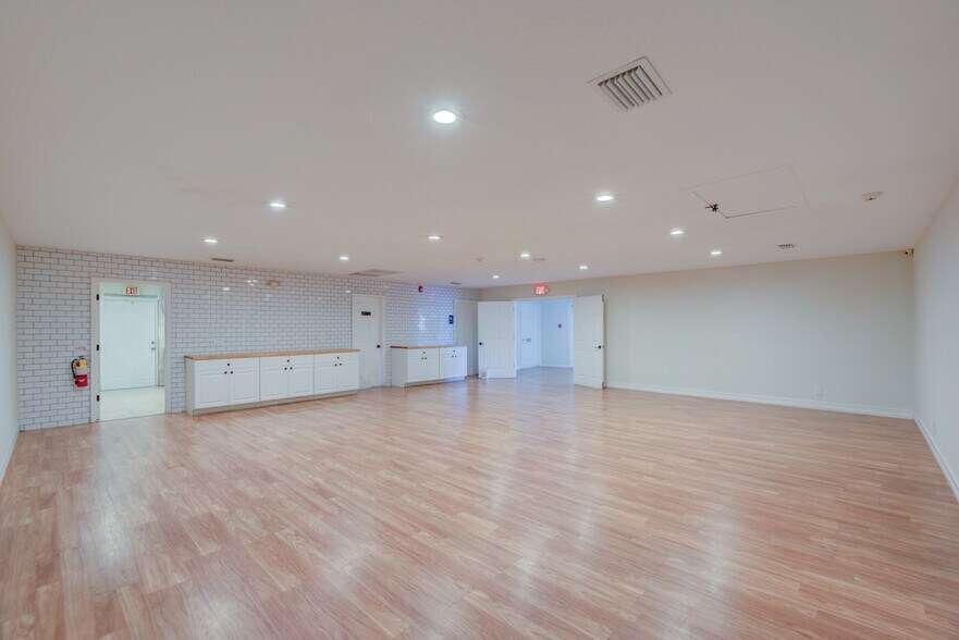 More Photos Of 359 10th St, West Palm Beach Storefront Retail Office For Sale