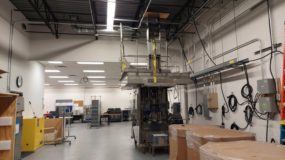 More Photos Of 200-280 W Cummings Park, Woburn Light Manufacturing For Lease