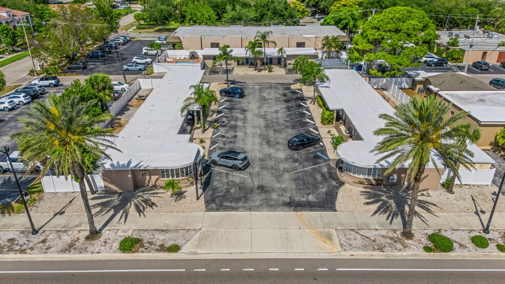 More Photos Of 340 Tamiami Trl S, Venice Hotel For Sale