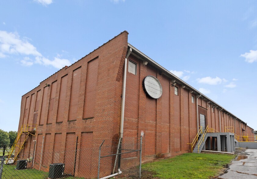 More Photos Of 1 S Main St, Granite Falls Warehouse For Sale