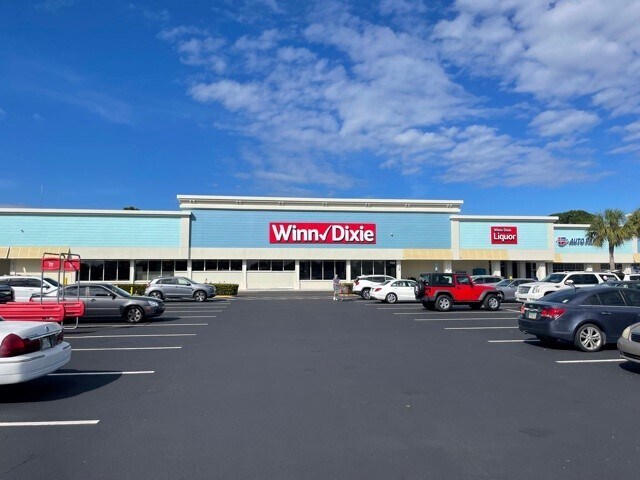 More Photos Of 1105-1119 NE Jensen Beach Blvd, Jensen Beach Supermarket For Sale