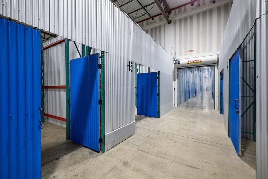 More Photos Of 1255 La Quinta Dr, Orlando Warehouse For Lease