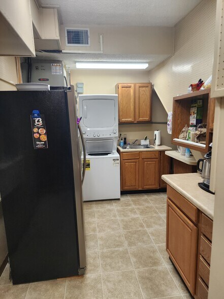 More Photos Of 2105 Drew St, Clearwater Office For Sale