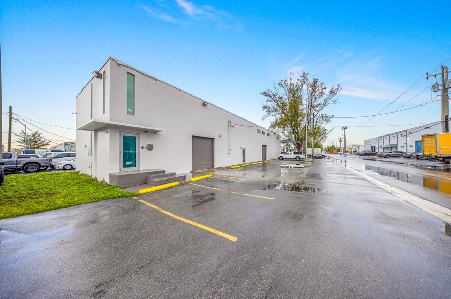 Primary Photo Of 7550 W 2nd Ct, Hialeah Warehouse For Lease