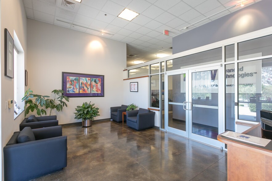 More Photos Of 8200 Cross Park Dr, Austin Light Distribution For Lease