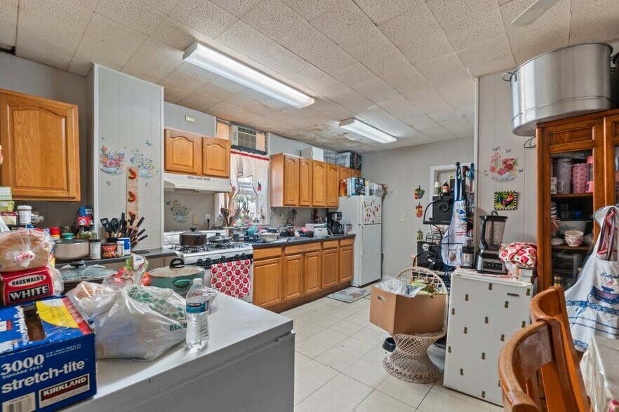 More Photos Of 2530 N Calvert St, Baltimore Office Residential For Sale