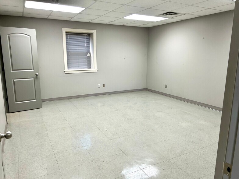 More Photos Of 1207 Butler St, Oxford Unknown For Lease