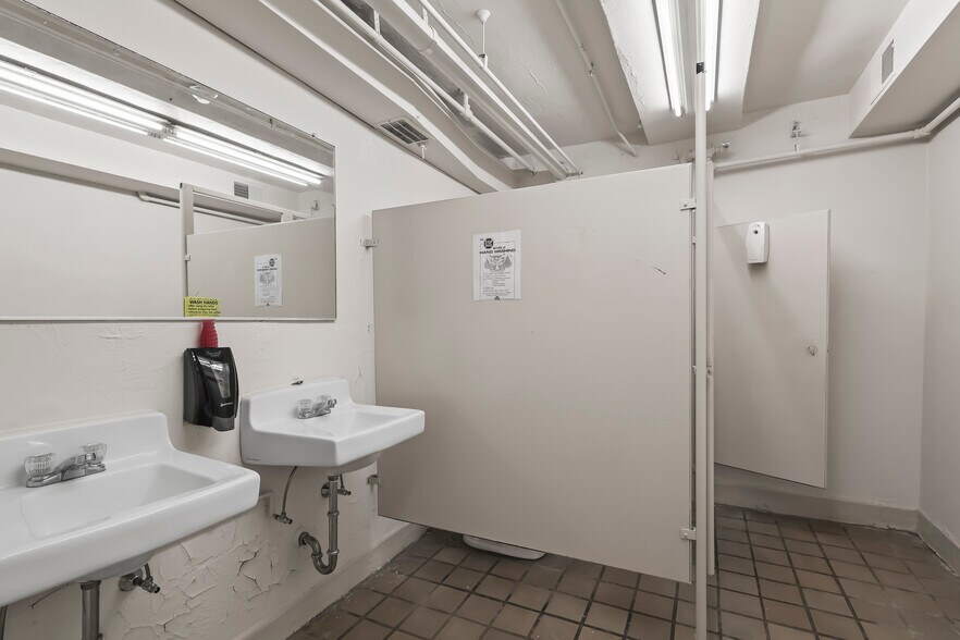 More Photos Of 1631 Main St, Niagara Falls Industrial For Sale