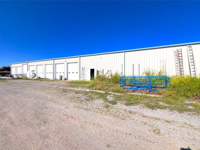 More Photos Of 209 S Country Club Rd, Anadarko Service Station For Sale