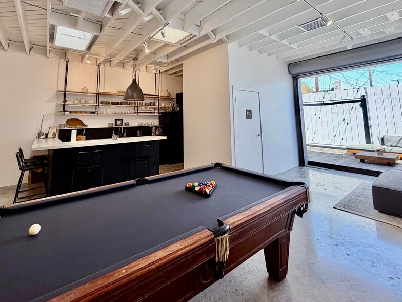 More Photos Of 720 Lincoln Blvd, Venice Office For Lease