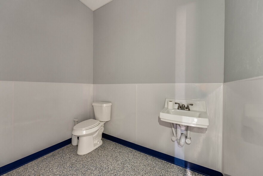 More Photos Of 2400 Steven Rd, Odessa Warehouse For Sale