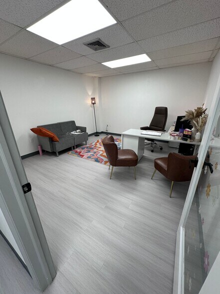More Photos Of 4101 Ravenswood Rd, Dania Beach Office For Lease