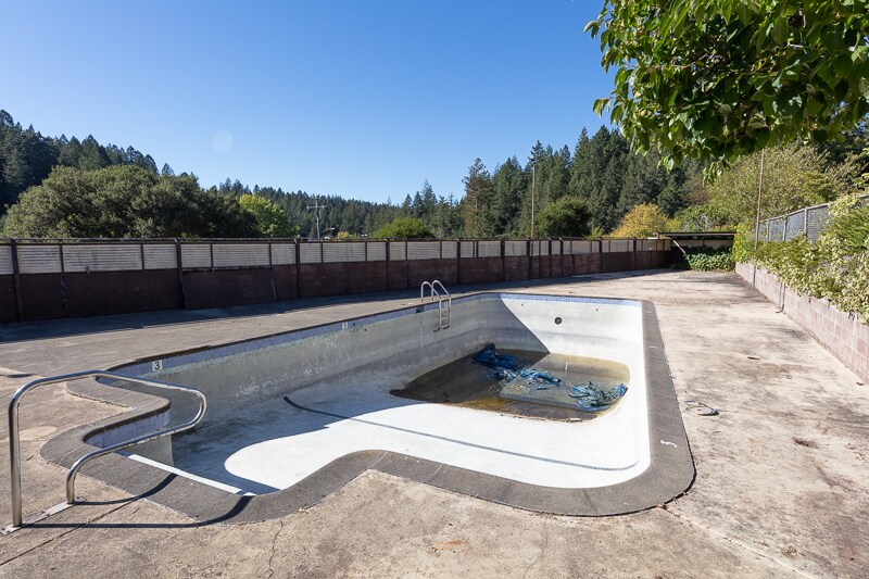 More Photos Of 3786 Hill St, Occidental Hotel For Sale