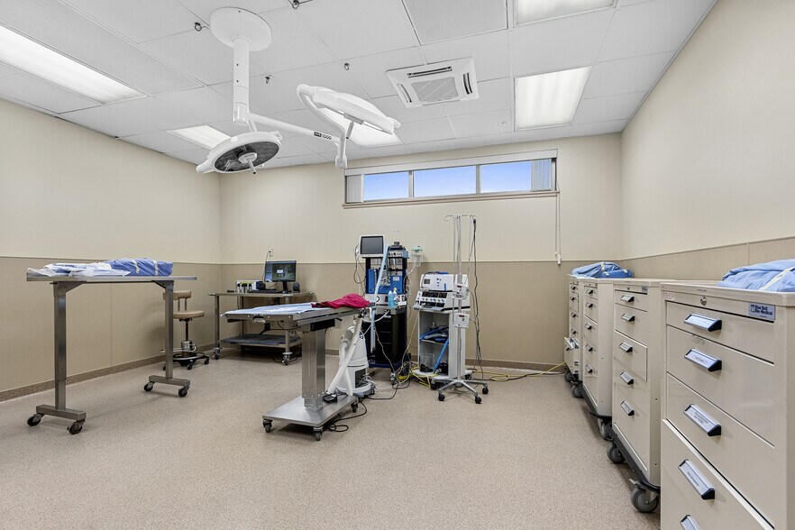 More Photos Of 4706 New Horizons Blvd, Appleton Medical For Sale