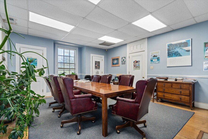 More Photos Of 1911 Government St, Mobile Office For Sale