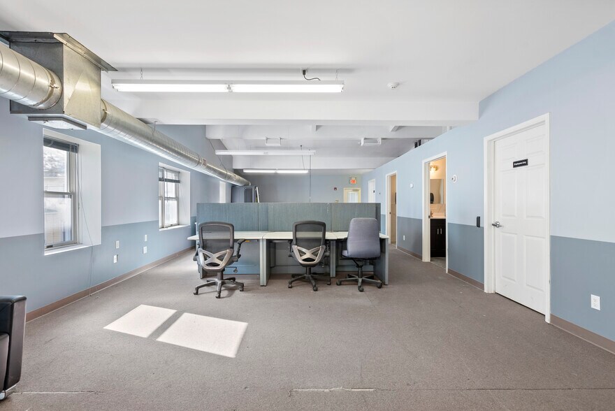 More Photos Of 170-172 Spring St, Newton Office For Sale