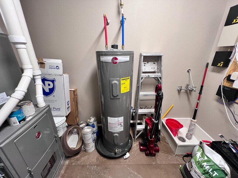 More Photos Of 1002 E Philip Ave, North Platte Office For Sale