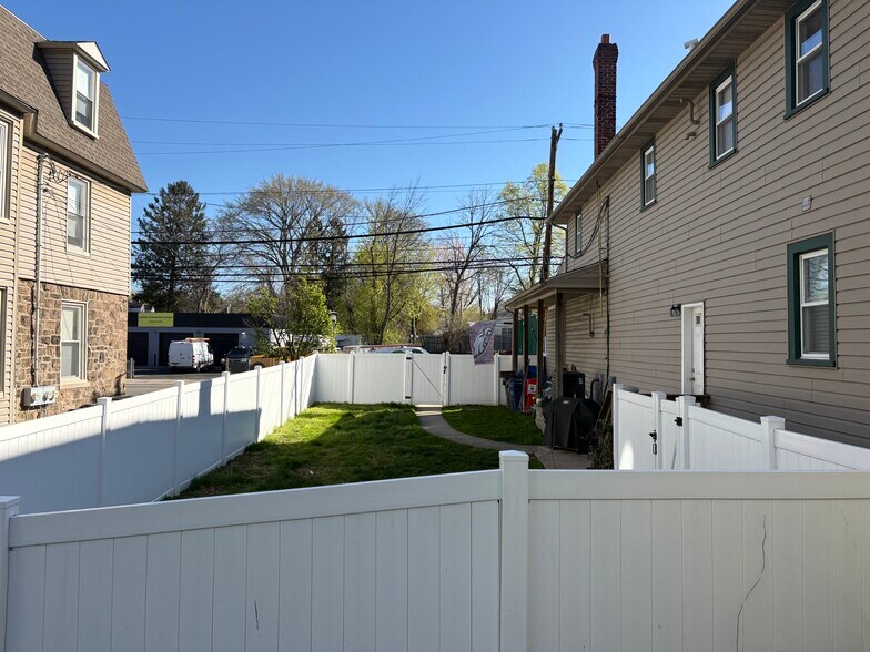 More Photos Of , Glenside Unknown For Sale