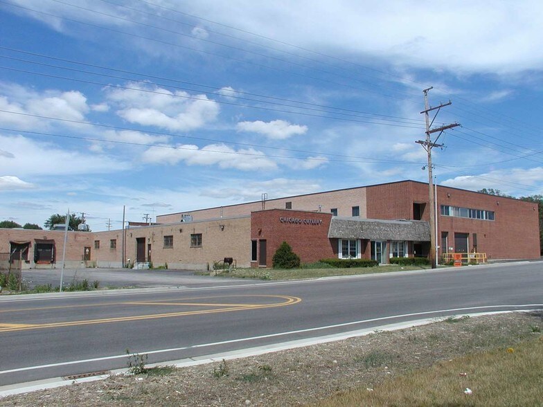 More Photos Of 441 Bonner Rd, Wauconda Warehouse For Lease