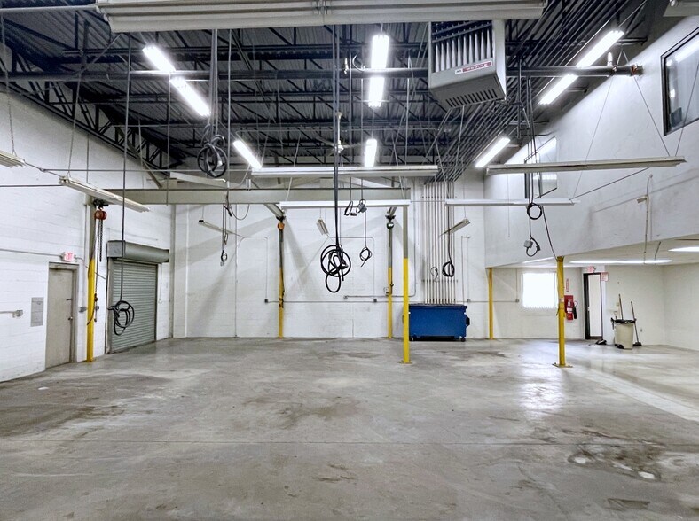 More Photos Of 34 Sullivan Rd, North Billerica Warehouse For Sale