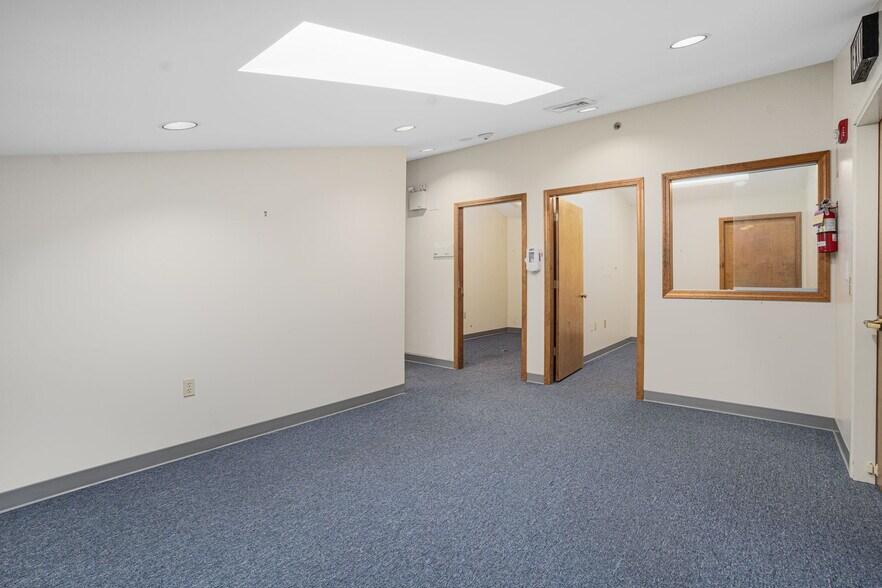 More Photos Of 24 Salt Pond Rd, Wakefield Medical For Sale