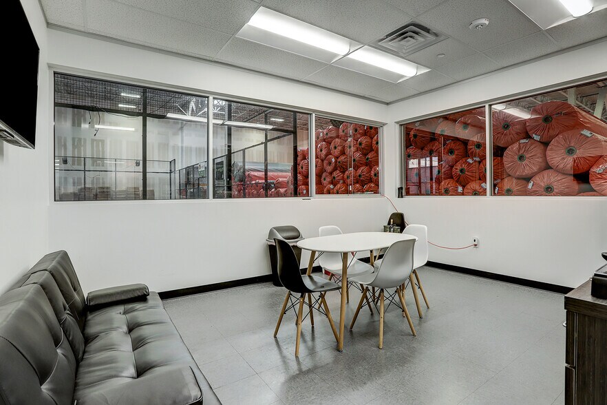 More Photos Of 10215 S Sam Houston Pky W, Houston Warehouse For Lease