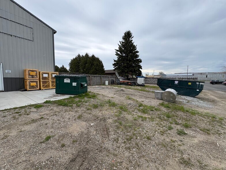 More Photos Of 755 S Pere Marquette Hwy, Ludington Warehouse For Lease