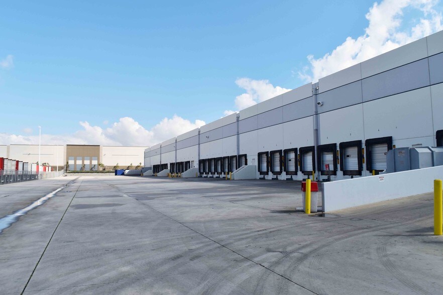 More Photos Of 2090 S Etiwanda Ave, Ontario Warehouse For Lease