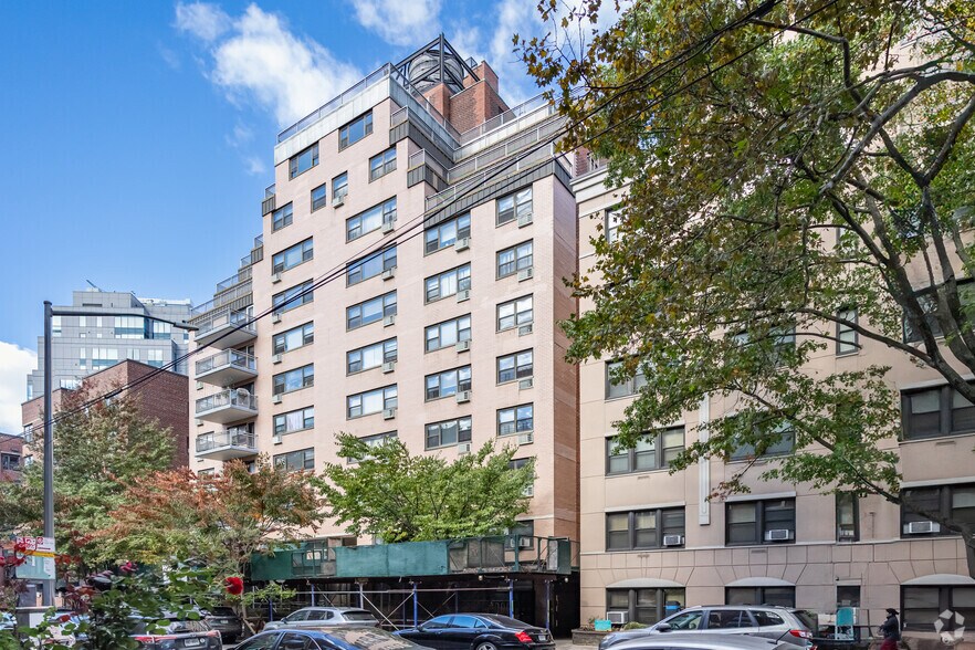 More Photos Of 10933 71st Rd, Forest Hills Apartments For Sale