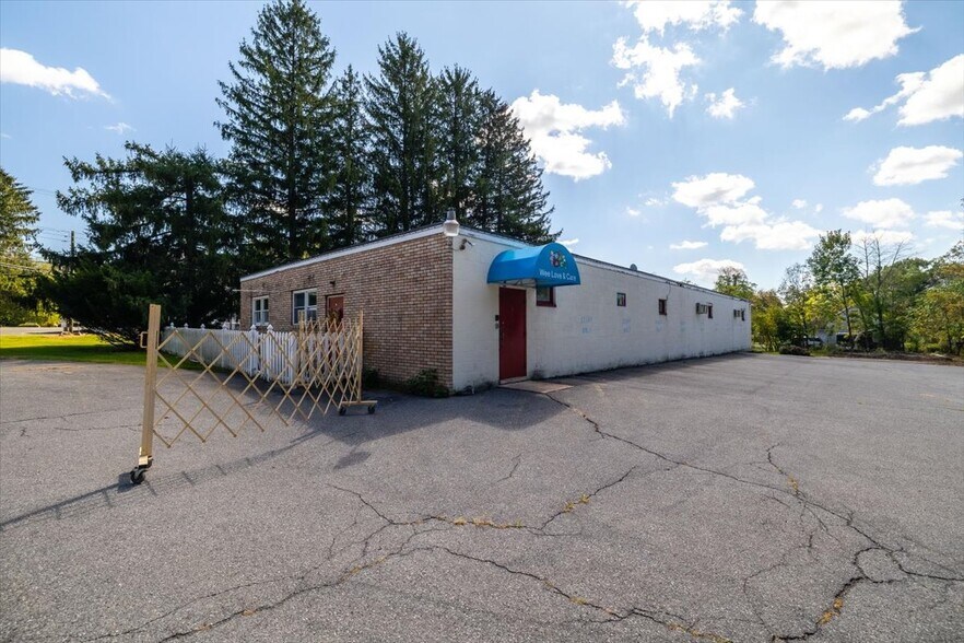 More Photos Of 2241 Ridge Rd, Bangor Flex For Sale