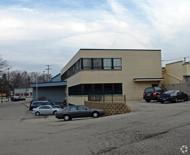 More Photos Of 10 Southmoor Cir N, Kettering Medical For Sale