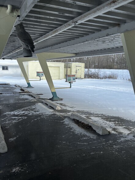 More Photos Of 421 W River St, Antwerp General Retail For Sale