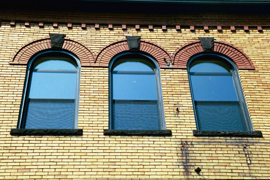 More Photos Of 25 Hastings Ave, Oakdale Apartments For Lease