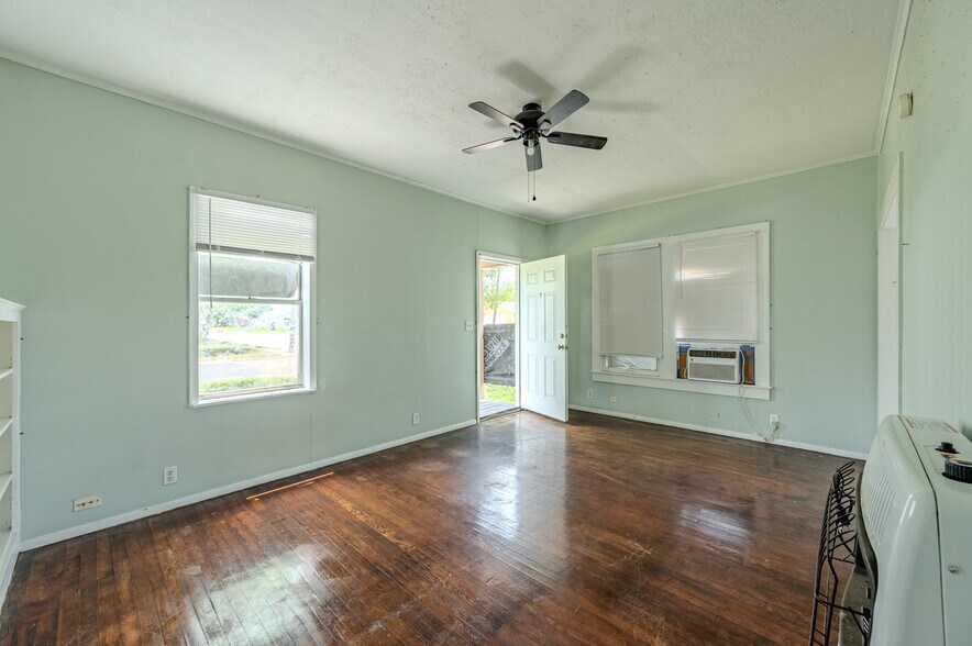 More Photos Of 732 W Alice Ave, Kingsville Apartments For Sale