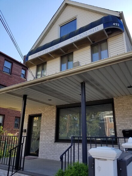 Primary Photo Of 422 Main St, Fort Lee Freestanding For Lease