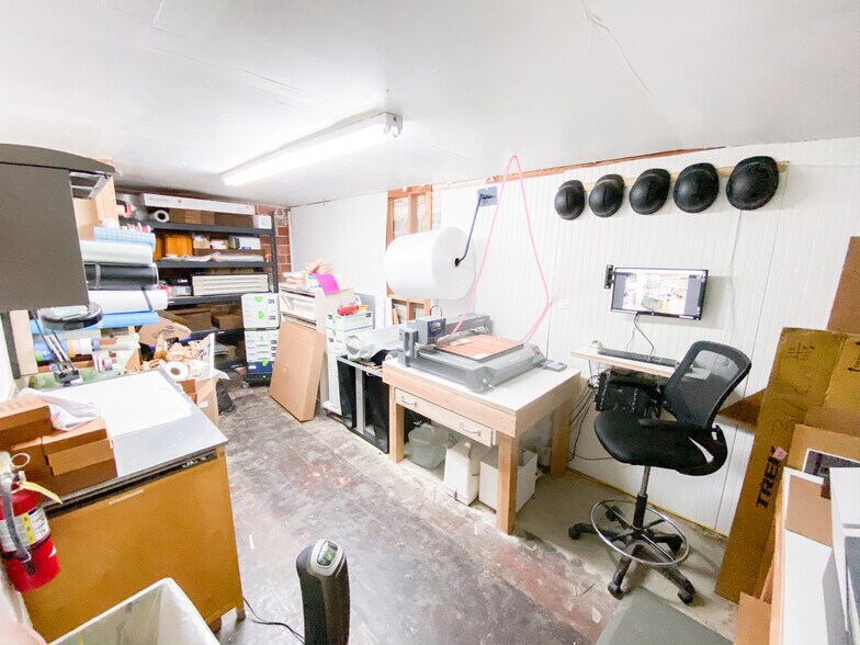 More Photos Of 2295 San Pablo Ave, Berkeley Showroom For Lease